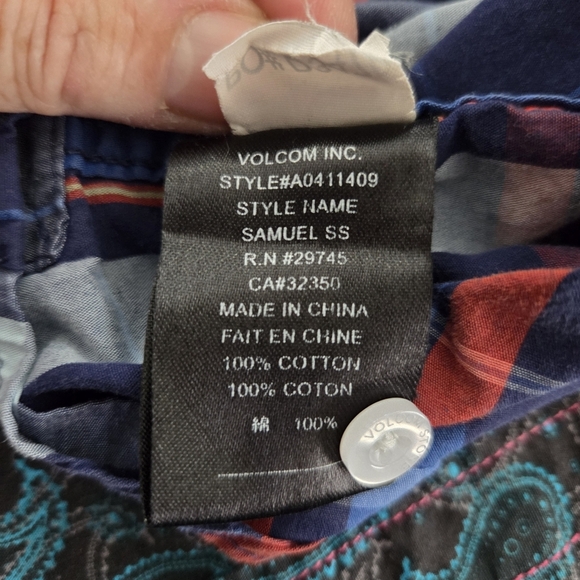 Volcom Blue and Red Casual Button Down Shirt with Plaid Design Size XL - Picture 7 of 9